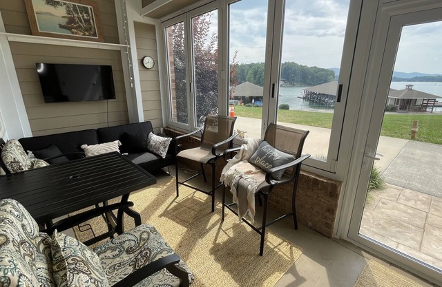 Lake and Mountain waterfront condo SML with amenities Mariners Landing