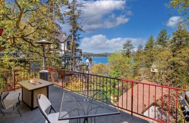 Lake Arrowhead Lakefront Cabin. Sunset views, swim, beach concerts & outlets!