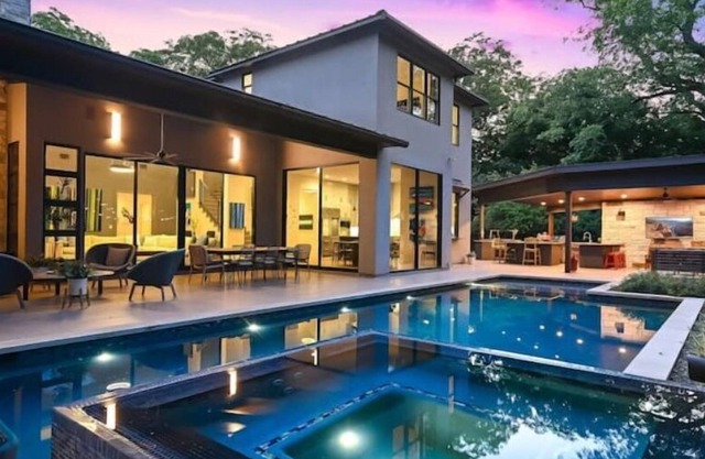 Lake Austin Waterfront w/ Resort Pool 4th NIGHT FREE