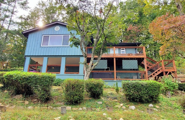 Lake Blue Ridge n10 minutes to downtownnEnjoy year-round mountain and lake views