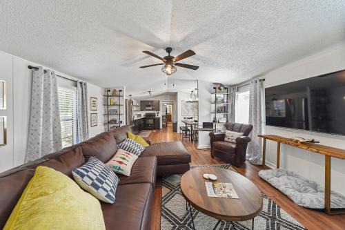Lake Conroe 3BR Boat Ramp Access BBQ Sleeps 8
