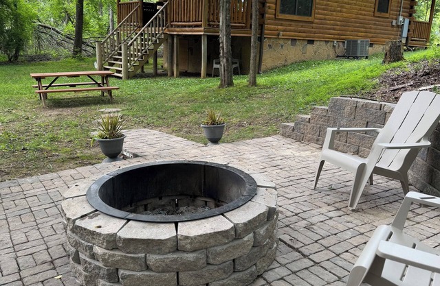 Lake Cumberland/Conley Bottom area-Log Cabin Rental, Private, Lake Access .25 Mi