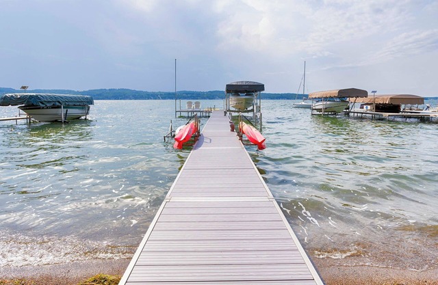 Lake Escape: The Definition of Lakefront Luxury