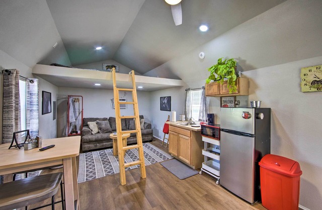 Lake Fork Tiny Home: Outdoor Dining & Grill!