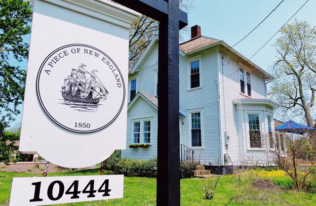 LAKE FRONT beautiful 18th century restored home, modern amenities PRIME LOCATION
