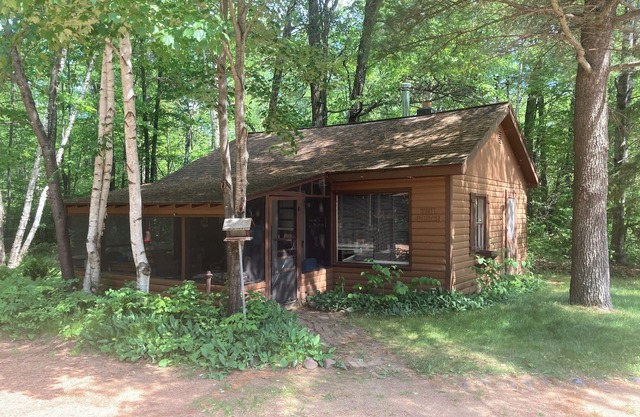 Lake front, Cutest and most private little two bed cabin in the north woods!