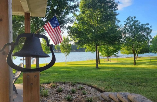Lake Front Gated Property Private Dock nBook 3 Nights - Get 4th Night Free.