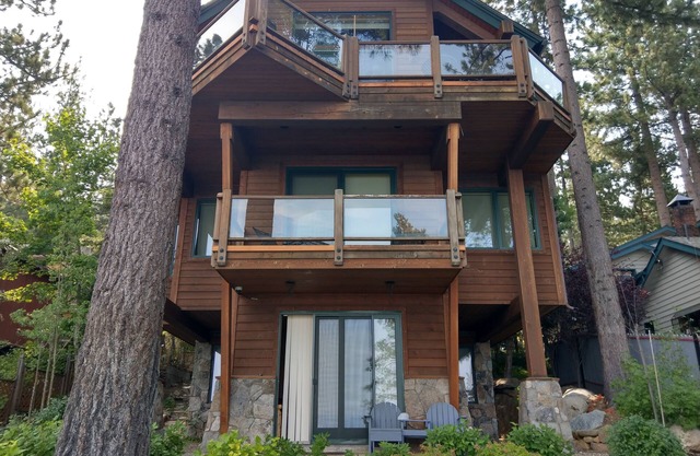 LAKE FRONT HOME WITH SUPER VIEWS, Lake Tahoe Nevada NO DISCOUNTS GIVEN