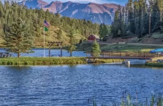 Lake front property, Pikes Peak view from living room, hot tub