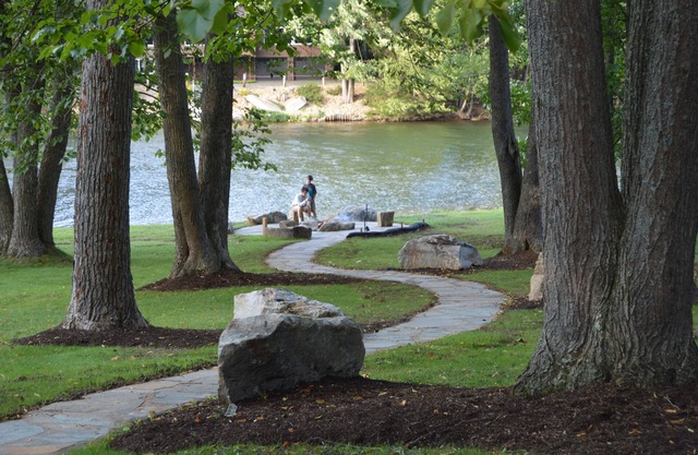 Lake Front w/1.5 Acre Private Lot, Hot Tub, Paddle Boat, & Kayaks