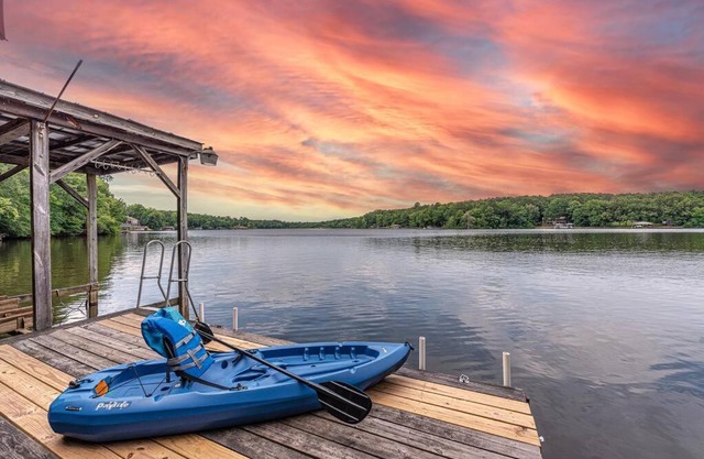 Lake Gaston Duo Kayaks and Dock Duplex 4000+ sq ft
