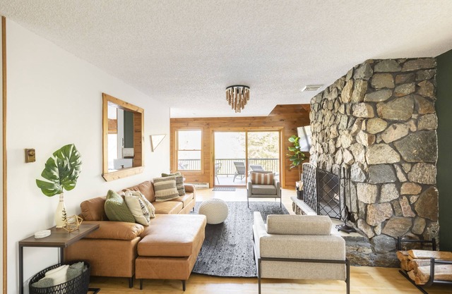 Lake George Secluded Chalet: Terrace, Firepit, BBQ Grill, Foosball, Air Hockey