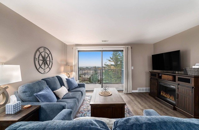 ⛳ Lake & Golf View Condo @ Grand Traverse Resort | King Suite + Balcony + Beach Access ➠ 5056