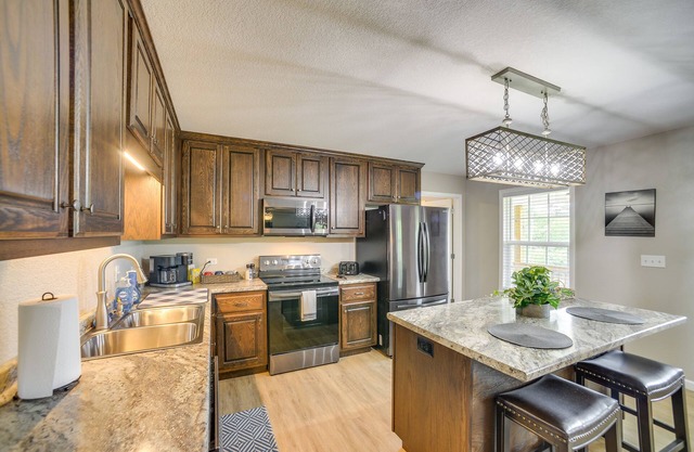 Lake Guntersville Vacation Rental w/Fire Pit