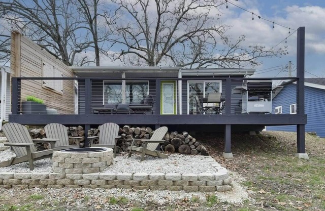 Lake House - Lake Views - Outdoor Pool!