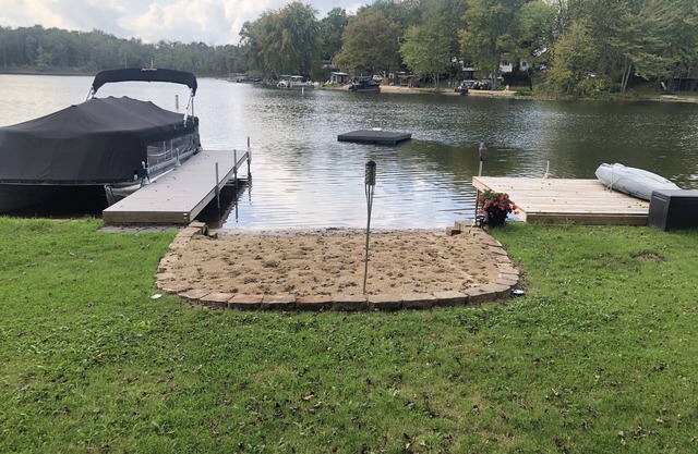 Lake House on Great Bear Lake with Pontoon available, all sports lake