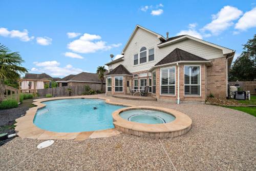 Lake Houston Getaway Pool Spa Lake Front