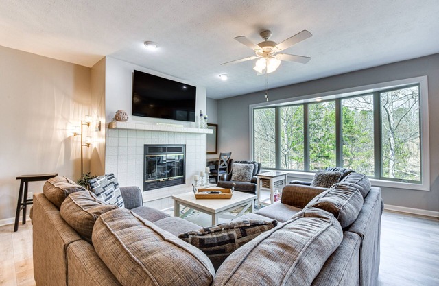 Lake Keowee Resort Condo: Pool, Beach, Golf Access
