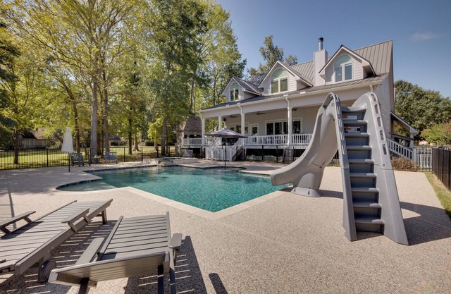 Lake Livingston Paradise: Outdoor Pool w/Slide!