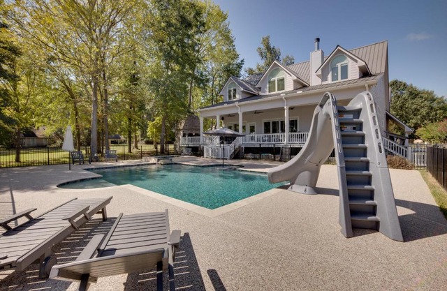 Lake Livingston Paradise Outdoor Pool with Slide!