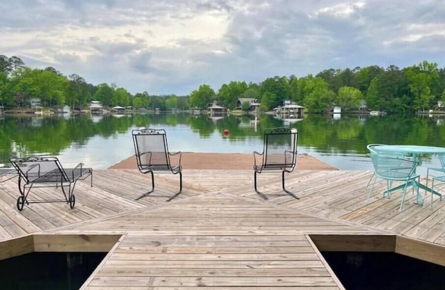 Lake Martin Boathouse great for couples: steps to the dock. Paddleboat included.