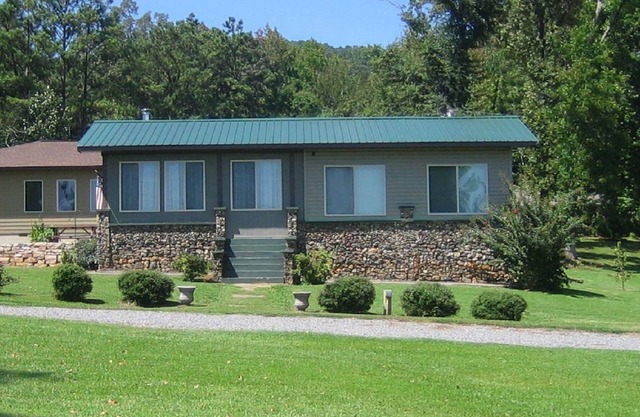Lake & mountain views! Covered Boat Port w/Power, Pets Welcome