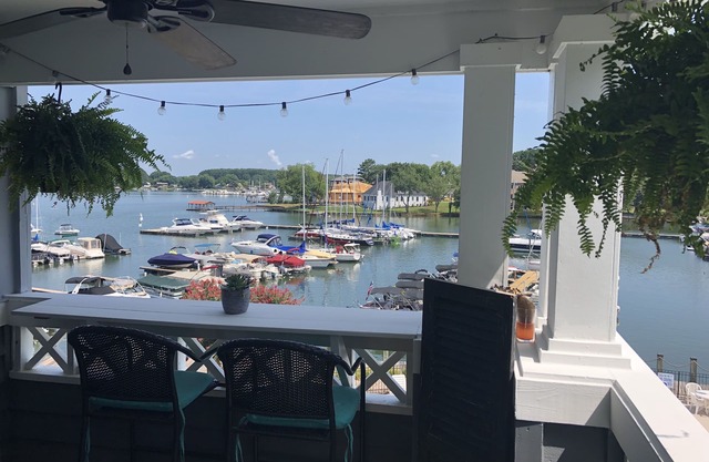 Lake Norman waterfront 2 bedroom, 2 bathroom condo - centrally located