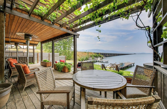 Lake Pend Oreille Oasis: Home w/Hot Tub & Games