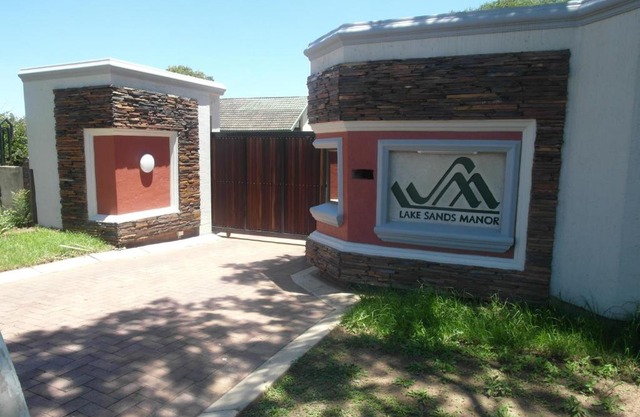 Lake Sands Manor
