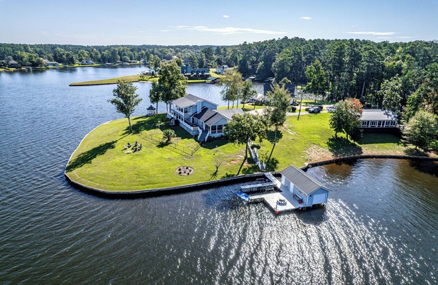 Lake Sinclair Waterfront – Peaceful 270° Peninsula