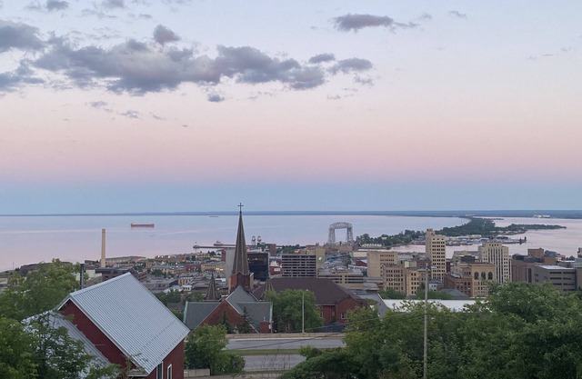 Lake Superior Panoramic View! Comfortable Spaces, Deck, Gourmet Kitchen & more!