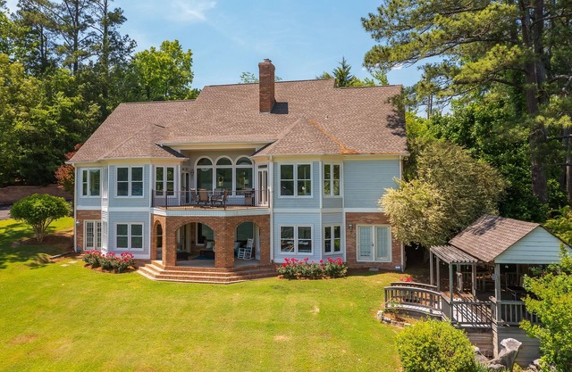 Lake Therapy: 5 BR, 4.5 BA in Crane Hill, Sleeps 18