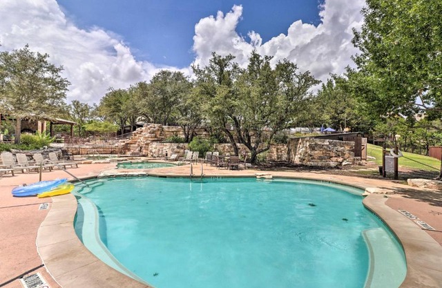 Lake Travis Condo with Resort Amenity Access!