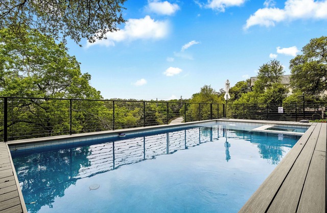 Lake Travis Hillside Haven - Pool and Stunning Views