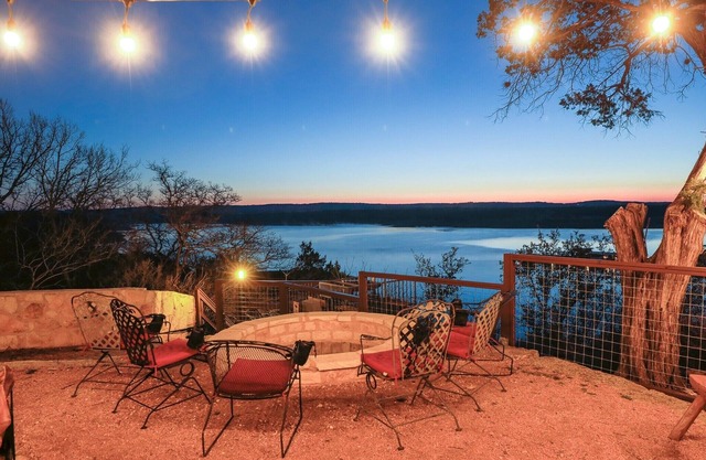 Lake Travis Lake front & access 3 Private Cabins, Spa, Minutes fm Krause Springs