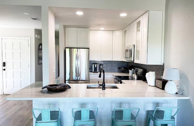 Lake Travis Oasis, Walk to Pool, Gym, Marina, Food