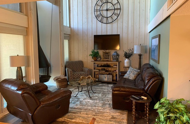 Lake Travis Retreat - Water View