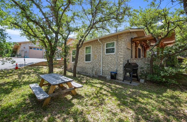 Lake Travis Studio near Volente