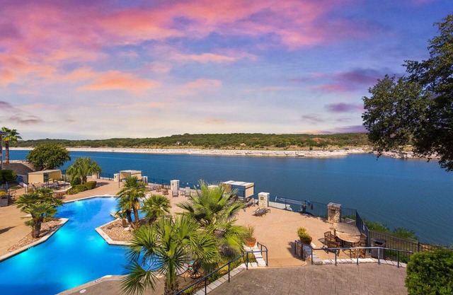 Lake Travis Stunning Sunset Waterfront Views, Pool, w/Boat Ramp. Pet Friendly