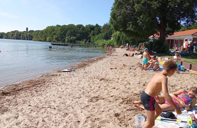 Lake view apartment right next to the indoor swimming pool, pet-friendly