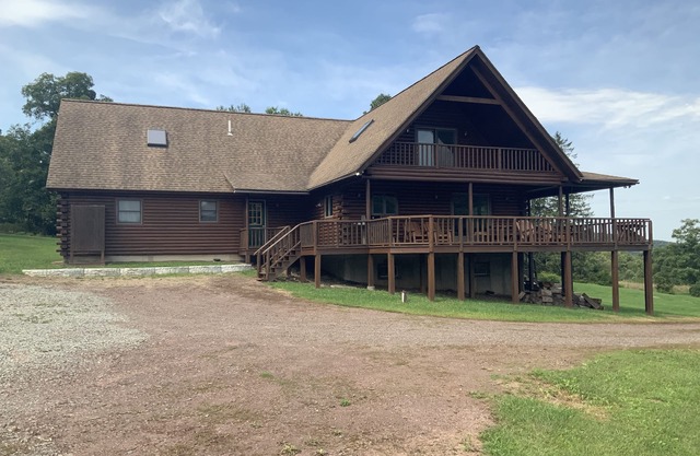 Lake View Log Cabin with amazing views
