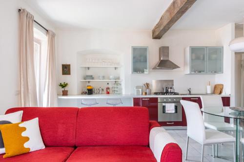 Lake View Terrace Apartment by Rent All Como