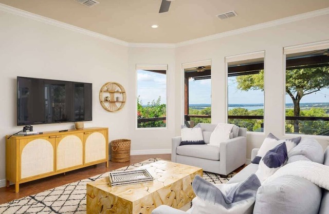 Lake Views | Fire Pit | Patio | Pet-Friendly!