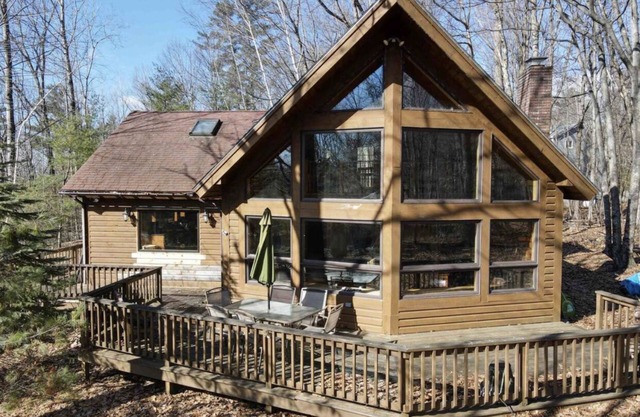Lake Winnipesaukee, Suissevale Modern Cabin