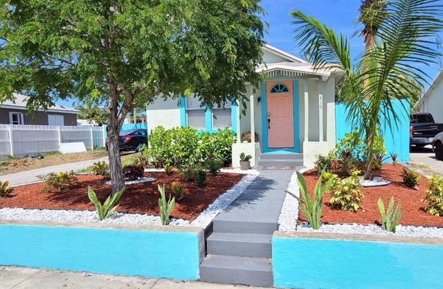 Lake Worth Beach Paradise Cove Cottage 2-1Bedroom