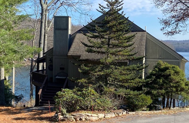 Lakefront, 3 Amazing Decks, Tennis/Pickle Ball, Boat Slip, Hot Tub, Bed Swingn
