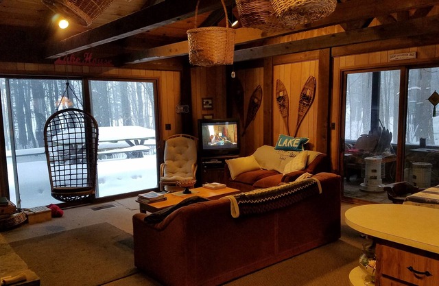 Lakefront 3BR cabin on the shores of the Great Sacandaga Lake!