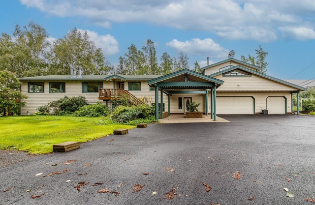 Lakefront Anchorage home with fireplaces, jetted tub & private dock