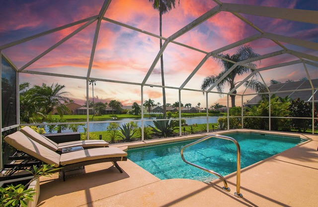 Lakefront Bradenton with Heated Pool, WiFi, Fitness Room, Resort-Style Amenities