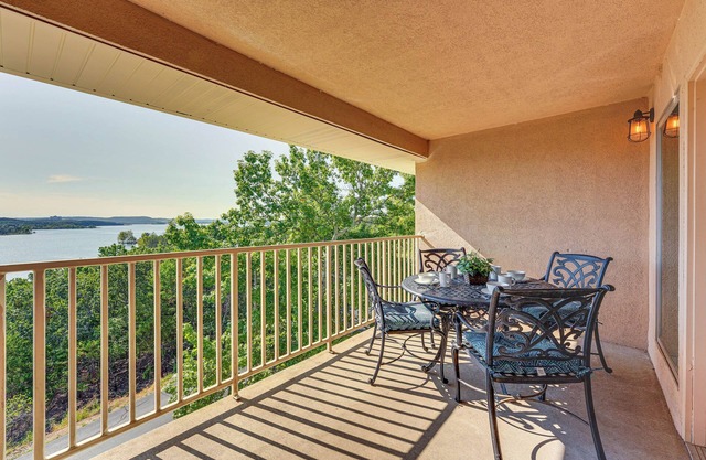 Lakefront Branson Condo, Near Silver Dollar City!